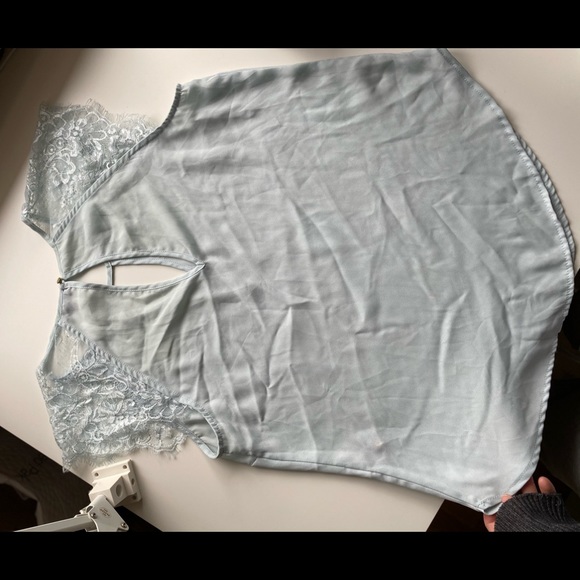 ⭐️SOLD⭐️Lacey Blue Top - Picture 3 of 10